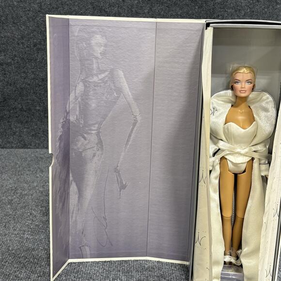 Fashion Royalty Veronique‎ Doll Jason Wu Close Up Integrity Toys Limited Edition - Picture 3 of 11